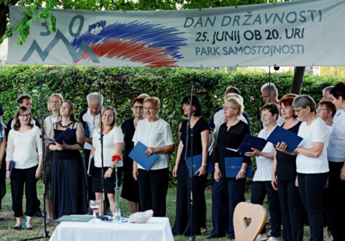 Nastop zbora Mavrica za Dan državnosti