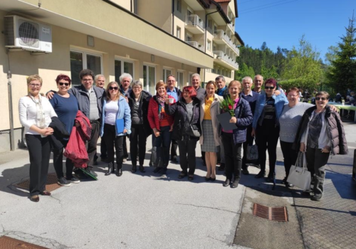 Mešani zbor Mavrica na nastopu doma Horjul