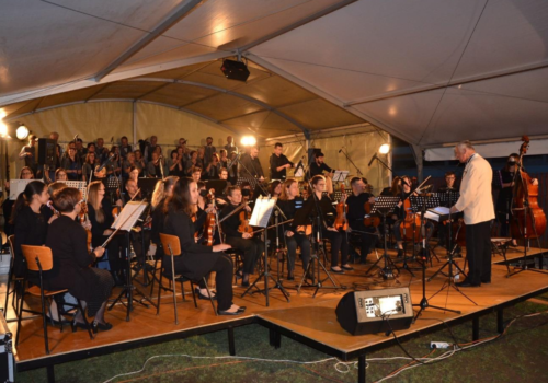 Mešani zbor Mavrica in simfonični orkester Simfonika - Poletje na Vrhniki