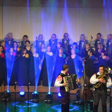 Mešani pevski zbor in skupina Saša Avsenika